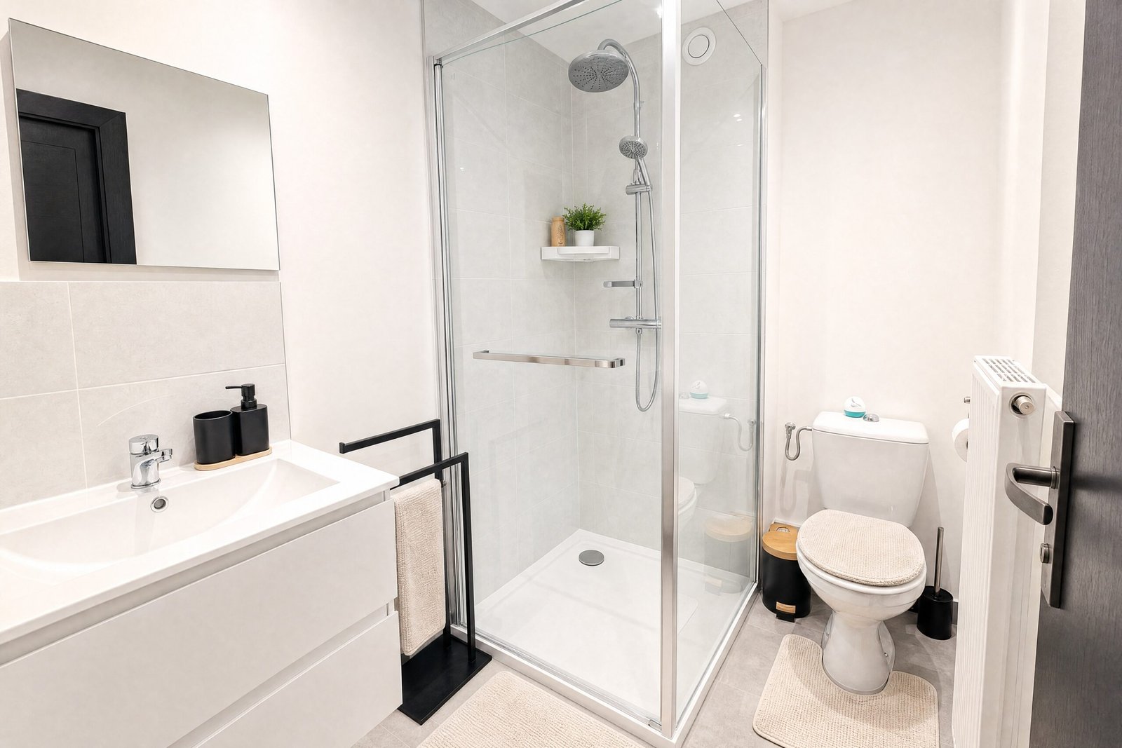 01-chambre-4-personnes-salle-de-bain-moderne
